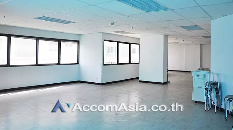 4  Office Space For Rent in Silom ,Bangkok BTS Surasak at S and B Tower AA10478